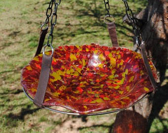 Comedero para pájaros con cuenco festoneado rojo y amarillo