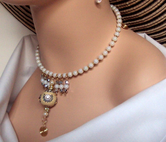 Items similar to Pearl choker necklace - necklace with Swarovski pearls ...