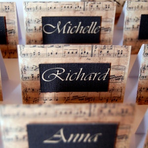 Tarjetas de lugar para bodas con música "Claudia"