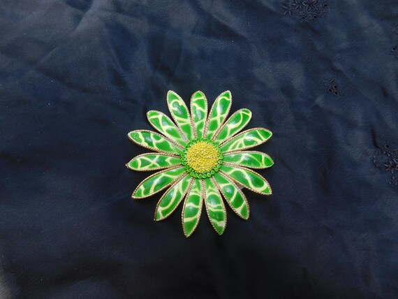 Broche émaillée Eye Candy Broche Fleur Blanche Et Jaune Vert Broche épingle Funky Vintage Vintage Marguerite Colorée De La Grande Fleur Broche