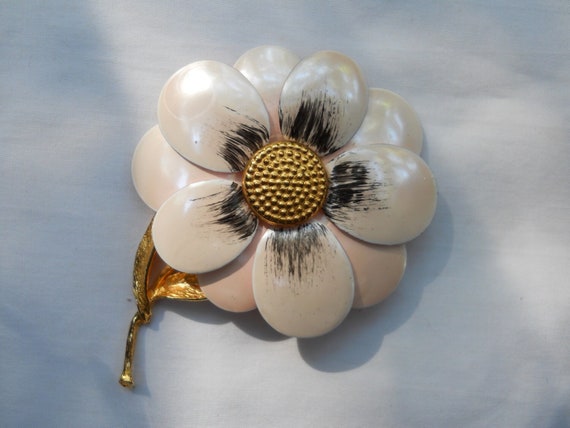 1960's Enameled Metal Flower Pin - image 1