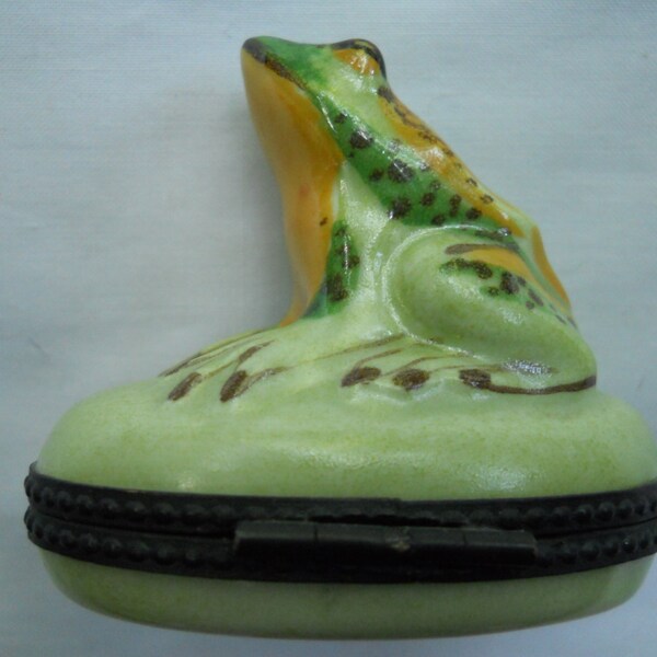 charming limoges frog box---captivating and colorful--fun piece to add to your collection or give as unique gift