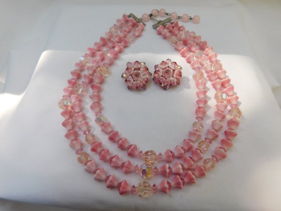 Pink glass /& silver flower beaded necklace