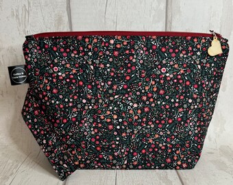 Winter Berry Floral Festive Christmas Zipped Project Bag - Large Size - Knitting Crochet Crafts