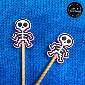 Protectores de punta de aguja de tejer con esqueleto rosa espeluznante y aterrador para Halloween (1 par)