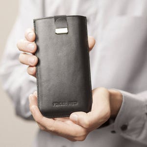 Custodia in pelle italiana nera per Google Pixel, personalizzazione gratuita, custodia con cinturino magnetico