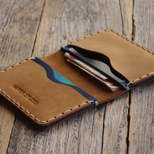 Bruine en blauwe leren portemonnee. Rustieke stijl, uniseks etui Kartenhülle. Creditcardhouder. Zakken voor contant geld of identiteitsbewijs. GRATIS personalisatie