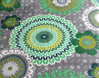 Tissu enduit  50x70 cm mandalas gris et vert