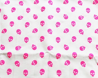 Tissu coton tête de mort rose fluo  50x75 cm