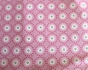 Pink and white graphics fabric coupon 48x75 cm