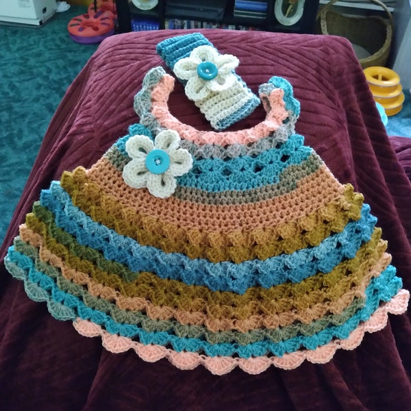 Crocheted baby dress size 0-3 months