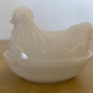 Small Vintage Milk Glass Hen on Nest