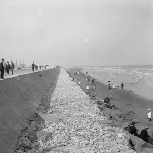 Seawall, Beach, Galveston, Texas, Early 1900s, Black and White, New Reproduction Picture