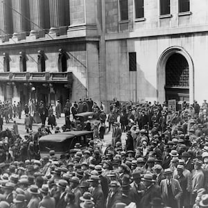 1920&#39;s, Crowds in New York, Stock Market Crash of 1929, Old Photo, Black and White, New Reproduction Picture