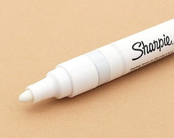 WHITE Sharpie Oil Based opaque permanent paint marker Medium point tip ink mark to glass plastic leather wood stone 35558