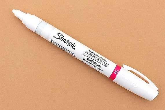 Sharpie Medium Point White Ink Oilased Paint Marker Pack of 3