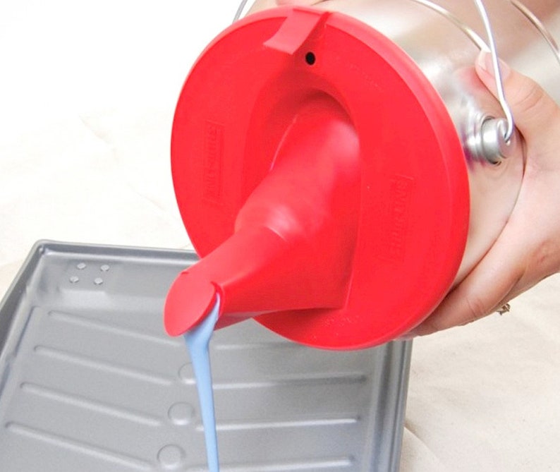 1 Quart Paint Can Lid W/ Store & Pour Flexible Silicone Spout RED