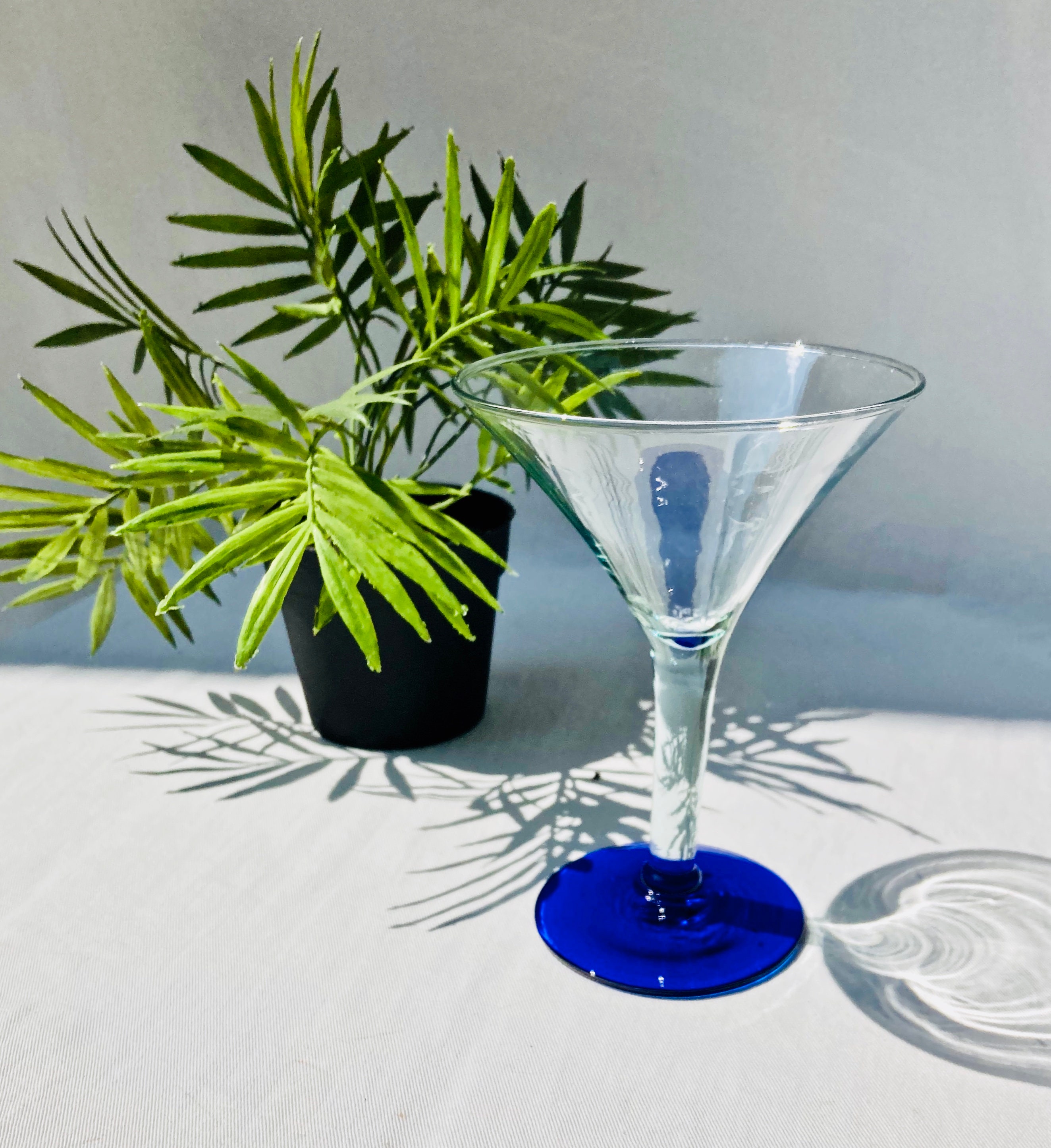 MEXHANDCRAFT Emerald Green Rim 10 oz Martini Glasses (Set of 6), Recycled Glass, Lead-Free, Toxin-Free (Martini)