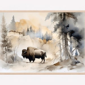 Op de afbeelding: Een aquarel schilderij van een bizon die in een mistig bos staat. De bizon is bruin en zwart, en het bos is een gedempt groen en bruin. De achtergrond is een zachte, wazige blauwe kleur.
