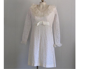 1960s Vintage White Lace Dress / 60s 70s Long Sleeve Mod Dress With Ruffled Collar and Cuffs / Vintage Wedding Dress