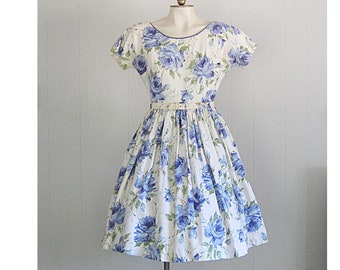 Vintage Floral Cotton Summer Dress / 1950s Fit & Flare Cotton Dress / 50s 60s Blue Rose Full Skirt Betty Draper Garden Party Dress