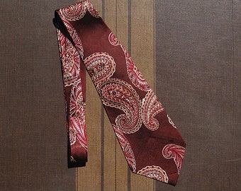 Vintage 1940s Necktie / 40s Wide Maroon Rayon Silk Vintage Paisley Tie