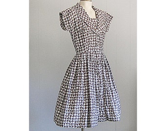 Vintage 1960s Cotton Shirtwaist Dress / Betty Hartford '50s '60s Fit & Flare Full Skirt Day Dress