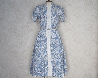 1950s Vintage Cotton Dress Dress / Blue and White Paisley Print 50s Shirtwaist Day Dress