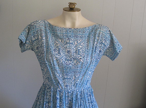 Vintage '50s Cotton Summer Dress / 1950s Fit & Fl… - image 3