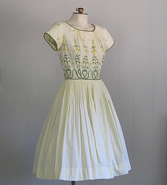 1960s Vintage Embroidered Floral Cotton Summer Dr… - image 9