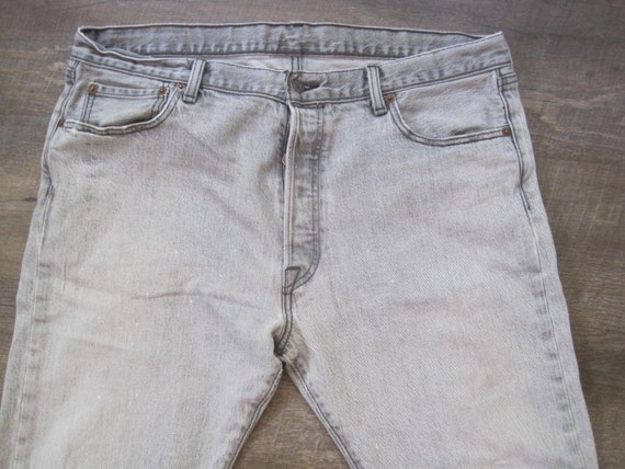 Levi s 501 Button Fly Jeans Vintage Grey Levis Denim desgastado 80s 90s Single Stitch Jeans Holes Fray Fade Levi 36 x 30 Tag 37 x 31 Etsy Mexico