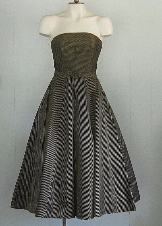 1950s Vintage Fit and Flare Cocktail Dress / Stra… - image 7
