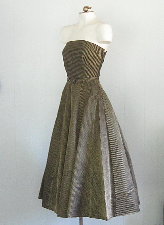 1950s Vintage Fit and Flare Cocktail Dress / Stra… - image 2