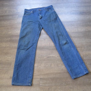 Vintage High Waist Wrangler Jeans / 1980s &#39;90s Distressed Denim Wrangler Straight Leg Cowboy Western Jeans 33 x 30 Faded  Worn Holes 32 x 32