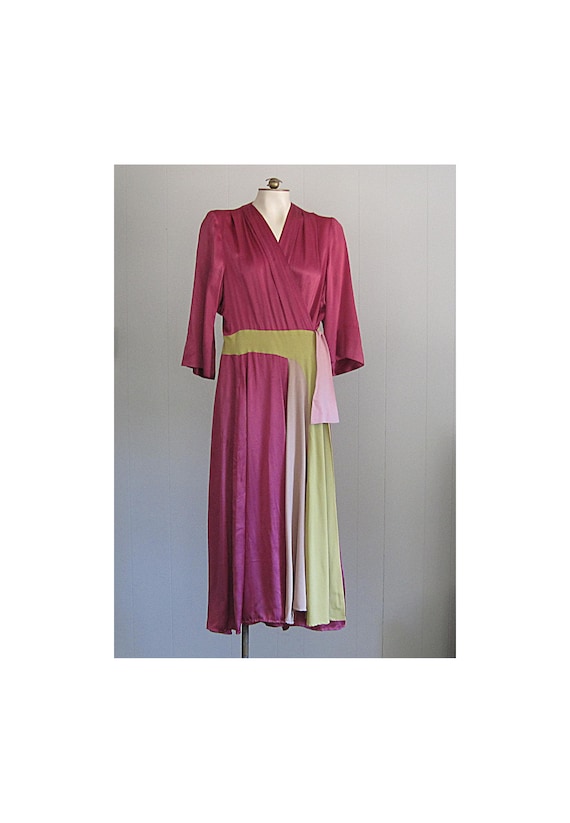 Vintage 1940s Rayon Satin Dressing Gown / Saybury