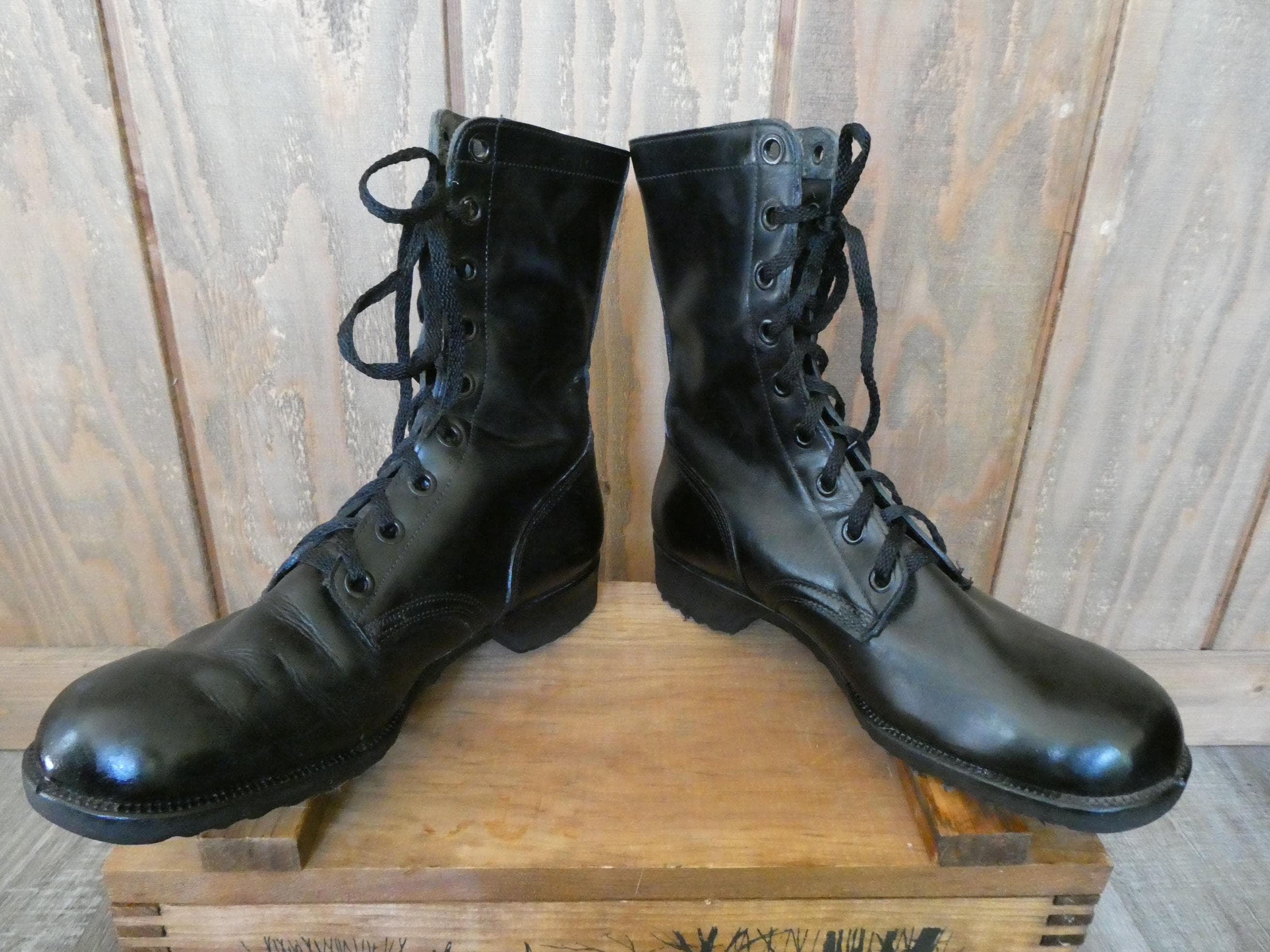 靴 Archive Military lace-up Combat Boots Vietnam Era Military Combat Boots: Black Leather 9-eye Lace-up