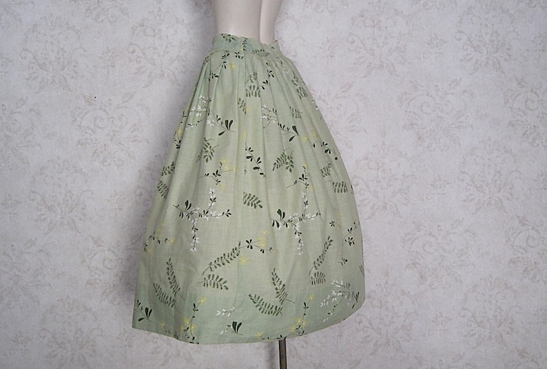 Vintage Cotton Floral Print Full Skirt 1950s 1960s Novelty Print Ferns and Flowers Vintage Skirt