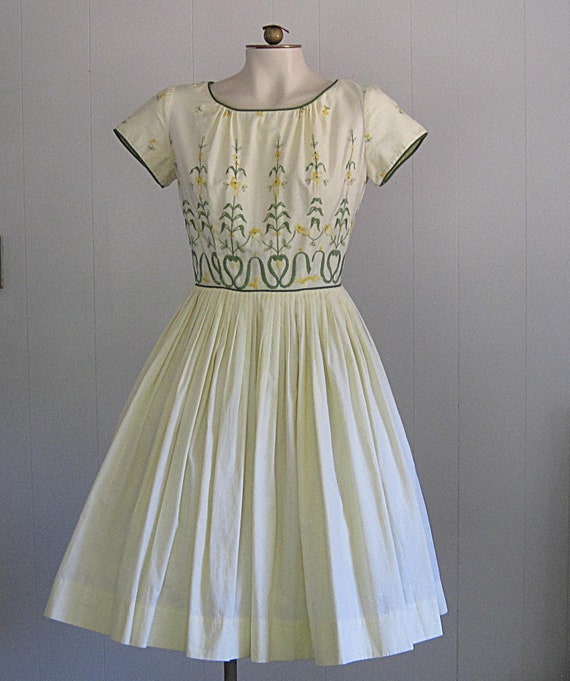 1960s Vintage Embroidered Floral Cotton Summer Dr… - image 10