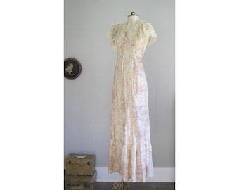 Vintage 1970s Floral Prairie Dress / Gunne Sax Style Flutter Sleeve Lightweight Empire Waist Boho Hippie Maxi Dress