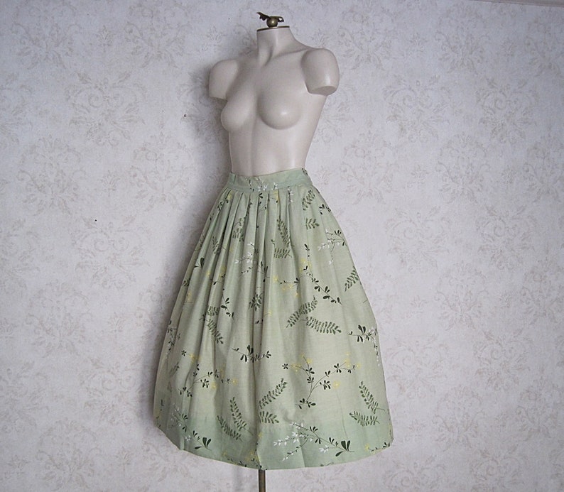 Vintage Cotton Floral Print Full Skirt / 1950s 1960s Novelty Print Ferns and Flowers Vintage Skirt image 6