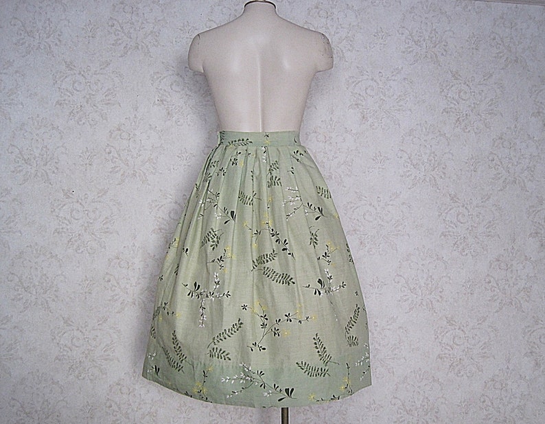 Vintage Cotton Floral Print Full Skirt / 1950s 1960s Novelty Print Ferns and Flowers Vintage Skirt image 4