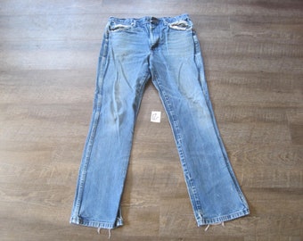 Vintage Wrangler Denim Jeans 34x32: Faded & Distressed 1980s High Rise