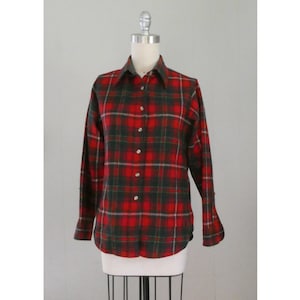 Vintage Woolrich Woman Red and Green Plaid Wool Shirt / 1970s 1980s Long Sleeve Button Up Tartan Shirt Women&#39;s Size 11/12 Tag