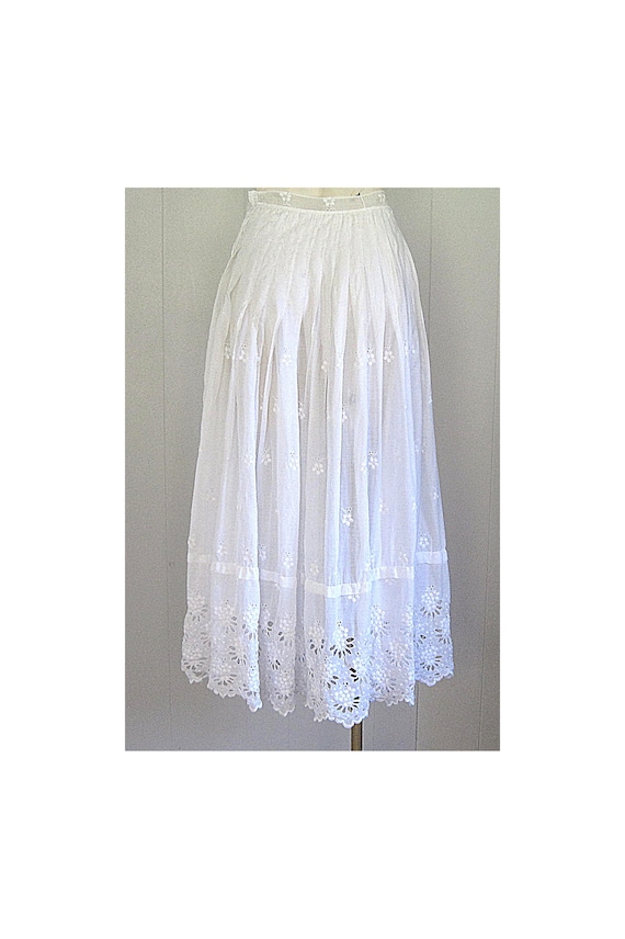 Antique White Cotton Eyelet Victorian Half Slip / 