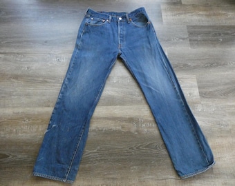 vintage Jeans Levi's Button 501 Distressed Denim 34 x 33 Tag (32 x 32) Délavé Effiloché Porté