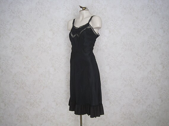 1950s Barbizon Full Black Slip Dress With Razor P… - image 3