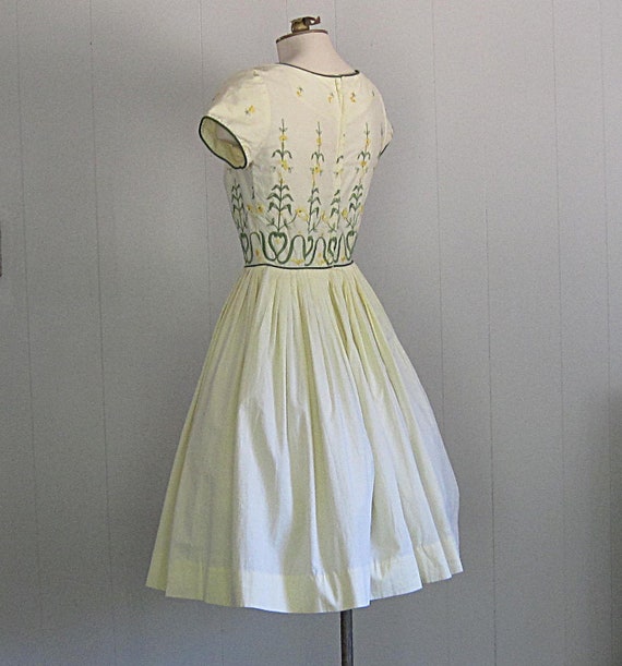 1960s Vintage Embroidered Floral Cotton Summer Dr… - image 6