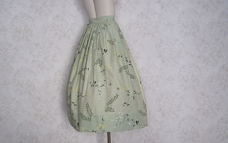 Vintage Cotton Floral Print Full Skirt / 1950s 1960s Novelty Print Ferns and Flowers Vintage Skirt image 3