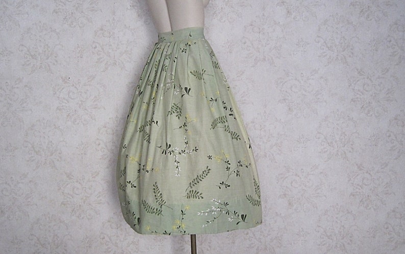 Vintage Cotton Floral Print Full Skirt 1950s 1960s Novelty Print Ferns and Flowers Vintage Skirt