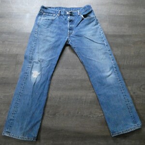 Vintage Levi&#39;s 501 Jeans: 1990s Distressed Button Fly Denim (34x31)